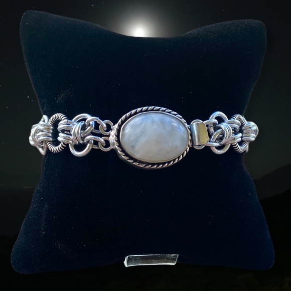 Maille moonstone bracelet . Handmade maille chain & genuine moonstone gem clasp - Picture 8 of 16